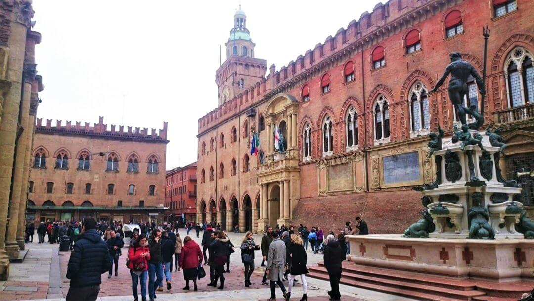 Площадь Нептуна в Болонье (Piazza del Nettuno) - самая изящная площадь города (фонтан Нептун)